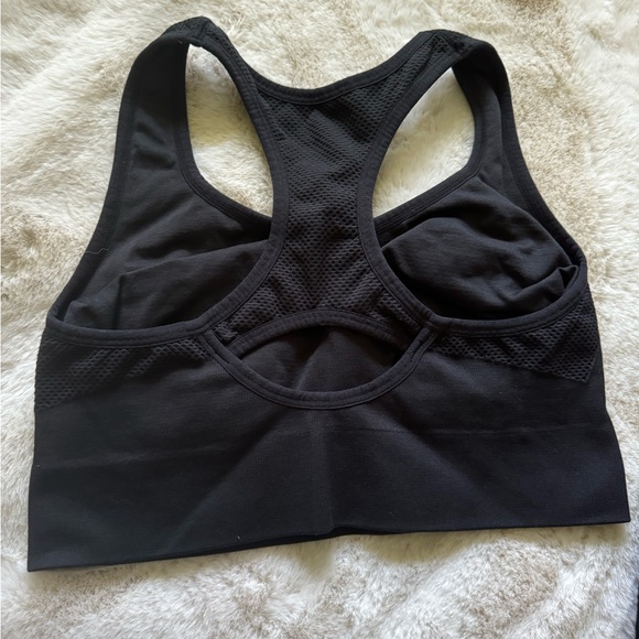 Black sports bra bundle - Picture 8 of 9
